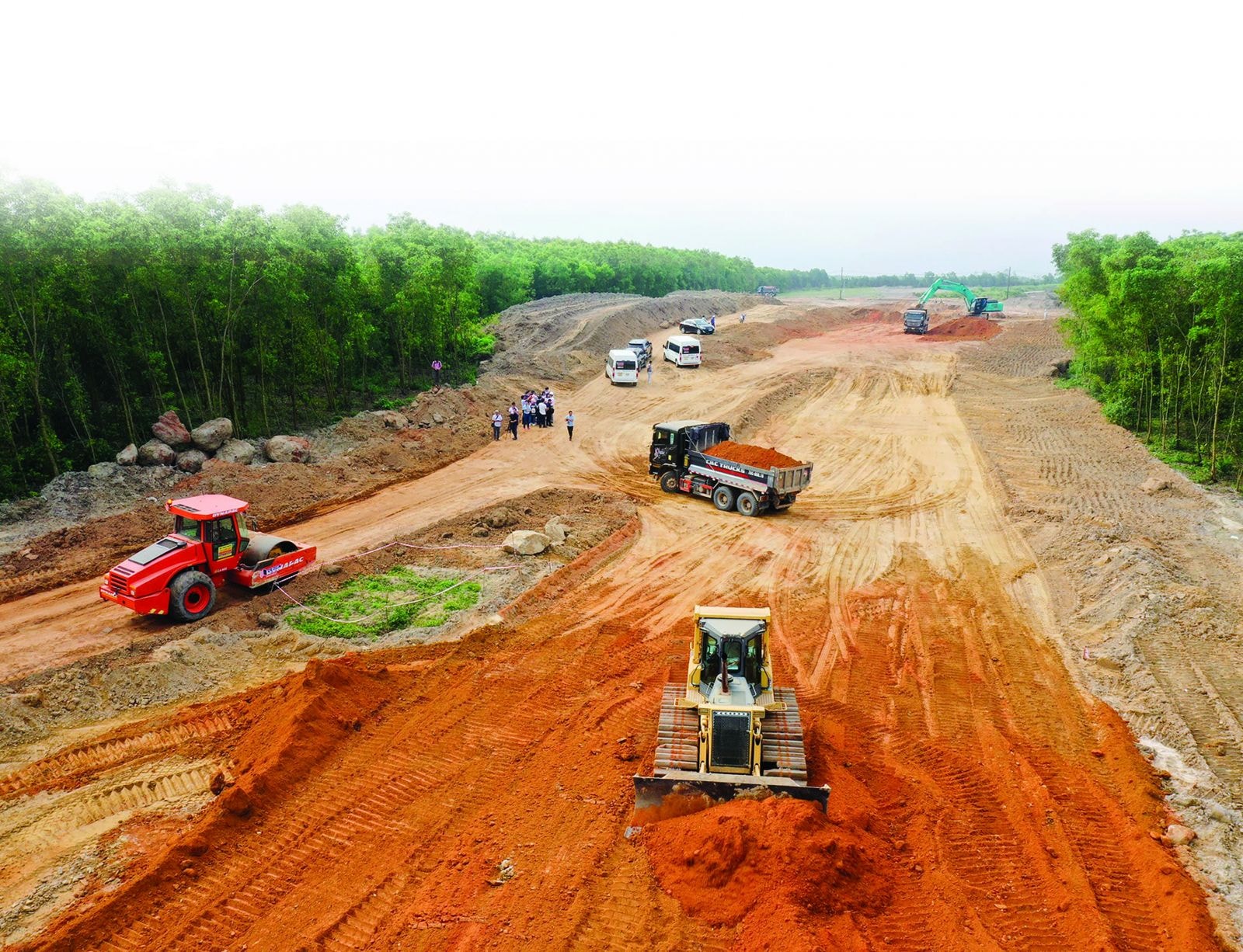  Thi công dự án cao tốc Quảng Ngãi - Hoài Nhơn. Ảnh: Minh Hoàng