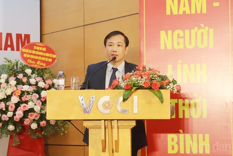 Đồng chí Nguyễn Anh Đức - Chủ tịch Công Đoàn VCCI khóa IV phát biểu tại Đại hội