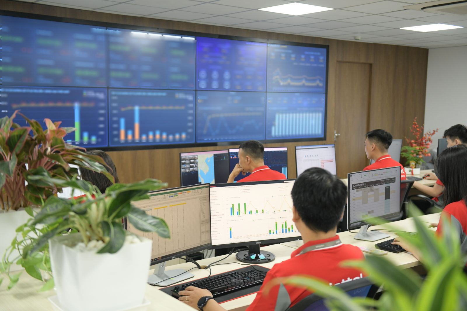 Viettel Post liên tiếp đạt 3 giải vàng cho hệ thống NOC (Network Operation Center - Hệ thống điều hành mạng lưới logistics)