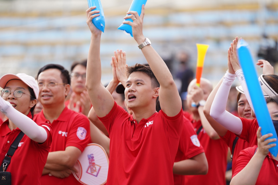 Gương mặt tràn đầy tình yêu, sự say mê, nhiệt huyết của người TNG khi cùng nhau hát vang bài ca văn hoá. Những trái tim rực lửa đam mê đã cùng nhau cháy hết mình và nâng cấp mã gene văn hoá thành công trong Ngày hội Truyền thống TNGMei 2023.