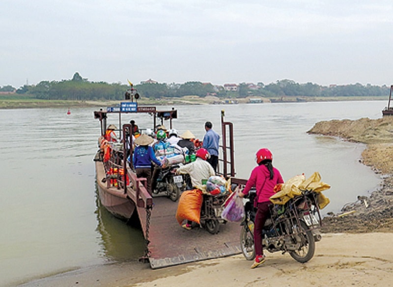 Hiện nay, toàn tỉnh Hưng Yên có 15 bến khách ngang sông đang hoạt động chủ yếu trên hai hệ thống sông lớn là sông Hồng và sông Luộc