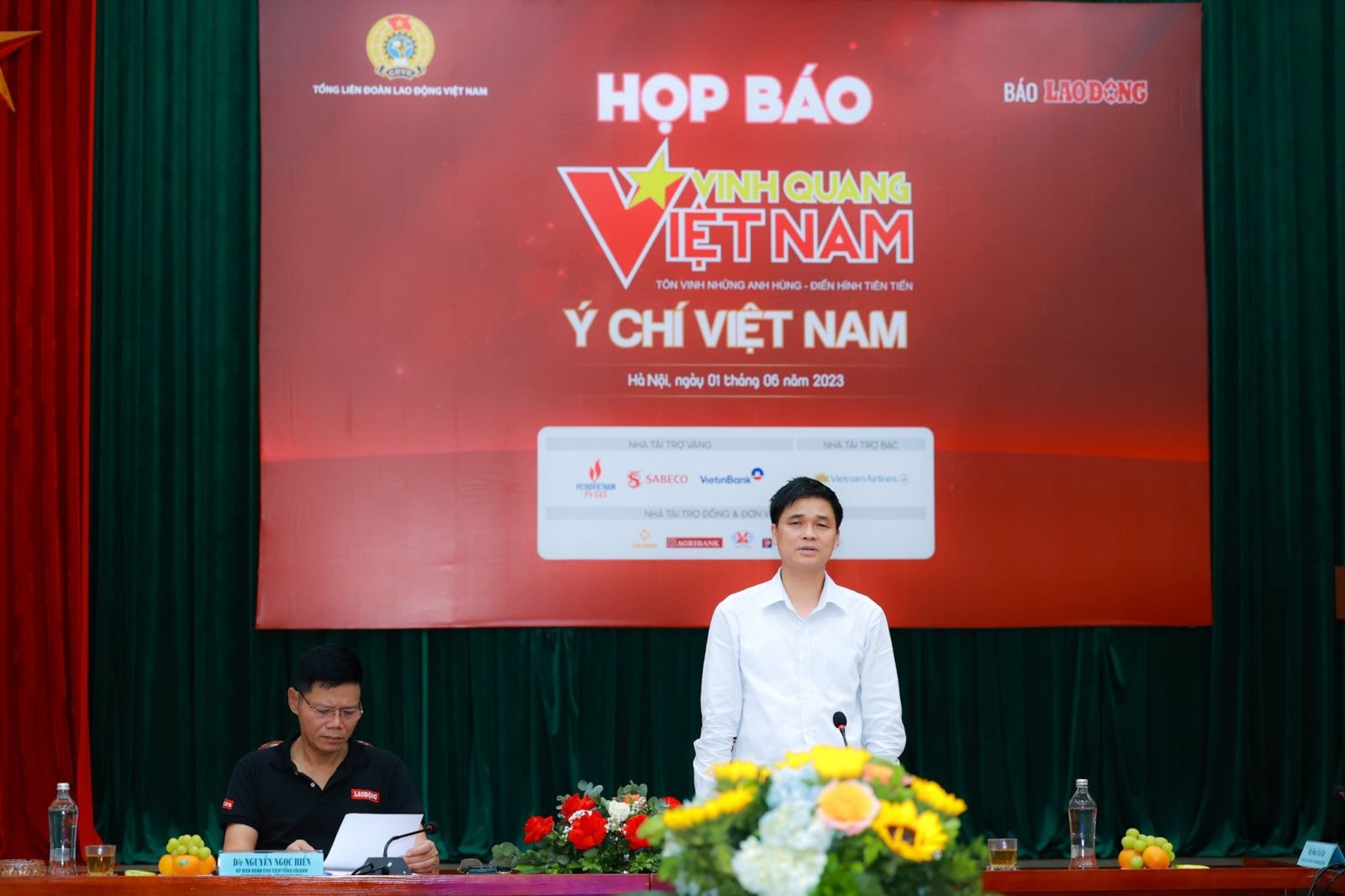 Phó Chủ tịch Tổng Liên đoàn Lao động Việt Nam Ngọ Duy Hiểu phát biểu tại họp báo (ảnh: H.L)