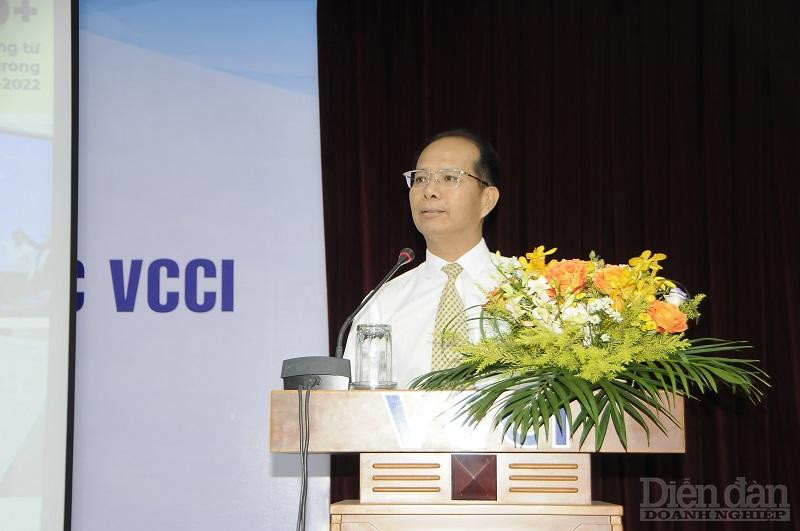 Ông Nguyễn Hữu Nam - Phó giám đốc VCCI HCM thông tin đến các hội viên mới về các kế hoạch hoạt động của VCCI HCM trong năm 2023 - Ảnh: Đình Đại.