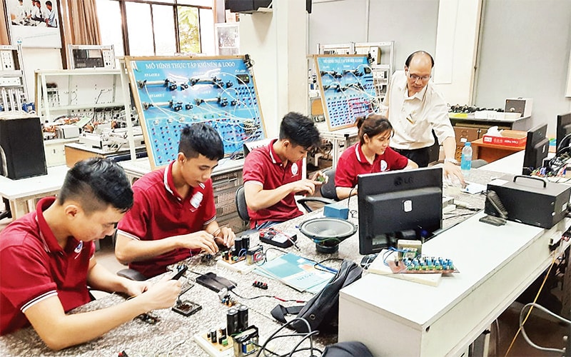 Việt Nam cần chuẩn bị nguồn nhân lực chất lượng cao để đáp ứng nhu cầu của tập đoàn toàn cầu
