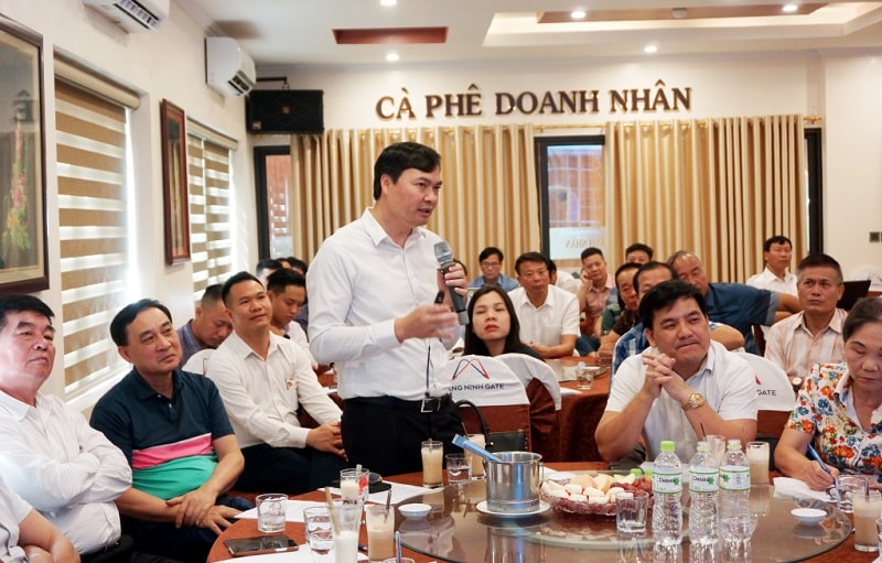 CHủ tịch UBND TX Đông Triều lãnh đạo UBND TX Đông Triều tổ chức buổi Café Doanh nhân nhằm trao đổi, tháo gỡ những khó khăn về việc sản xuất gạch ngói, gốm sứ ở Đông Triều.
