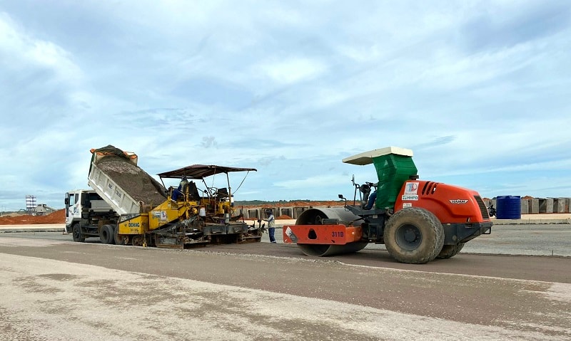  Thi công đường lăn sân bay Phan Thiết - một trong các công trình hạ tầng của Tracodi