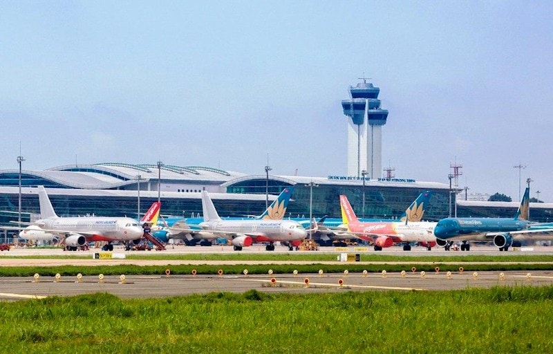 5 tháng, có tới 45,5 triệu khách qua các cảng hàng không, tăng 37,8% so với cùng kỳ năm 2022. Trong đó, có 12 triệu khách quốc tế, tăng 679,6% so với cùng kỳ năm 2022 và 33,4 triệu khách nội địa, tăng 5,7% so với cùng kỳ năm 2022.