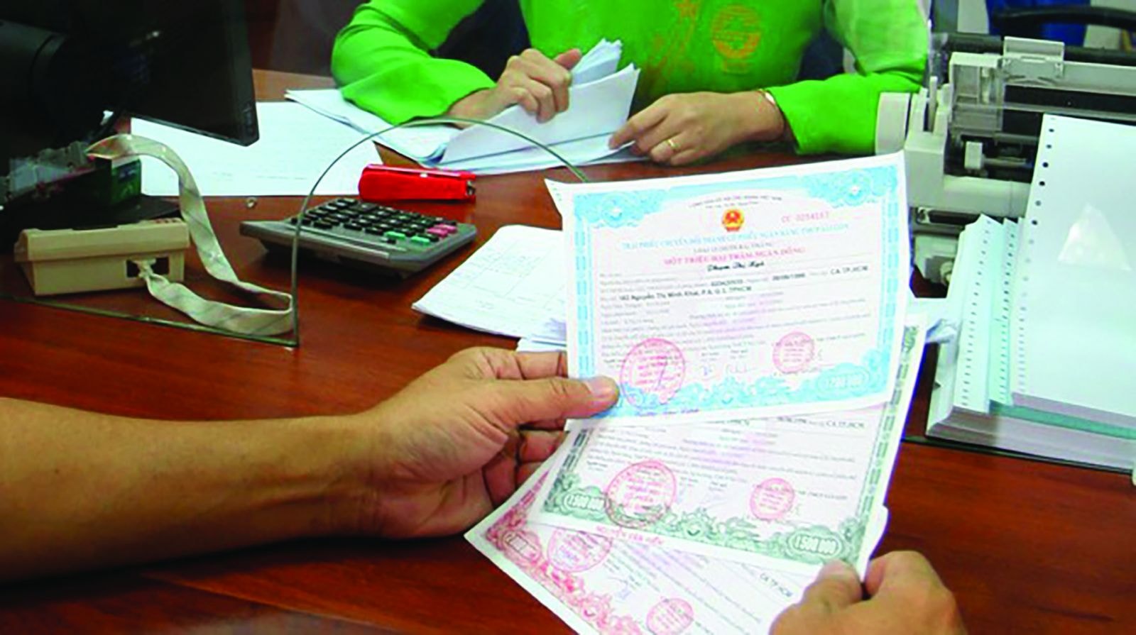 giải pháp để gỡ kẹt dòng vốn hiện nay là phải thúc đẩy đầu tư công và mở van cho thị trường TPDN khởi động trở lại