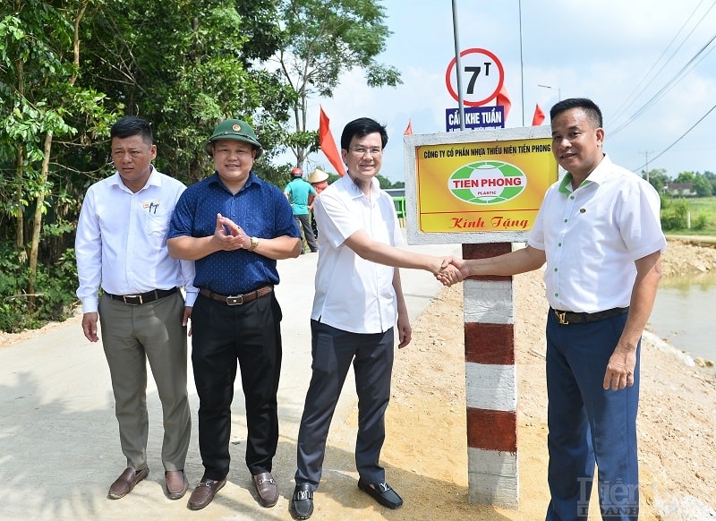 Cầu Khe Tuần là cây cầu số 98 trong chương trình Cầu nối yêu thương do Nhựa Tiền Phong triển khai từ tháng 10/2017
