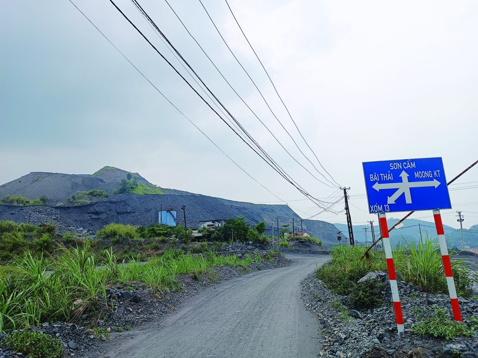  Bên trong khu vực khai thác của Công ty than Khánh Hòa. Ảnh: Nguyễn Giang