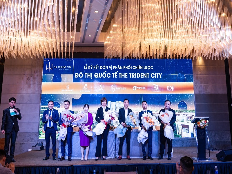 Lễ ký kết hợp tác các đại lý phân phối chiến lược Đô thị Quốc tế The Trident City.