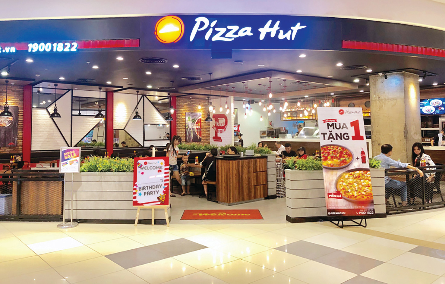  Pizza Hut -một trong những thương hiệu quốc tế nhượng quyền tại Việt Nam. Ảnh: Hoài Nam