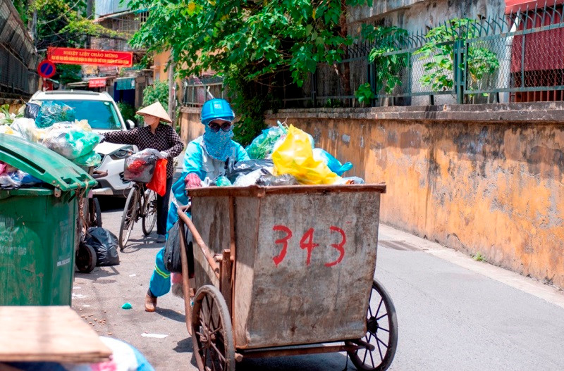 Nguyên nhân do cơ sở hạ tầng tiếp nhận, thiết bị, phương tiện vận chuyển, phương pháp xử lý chất thải chưa đồng bộ nên hiệu quả của việc phân loại rác tại nguồn không cao