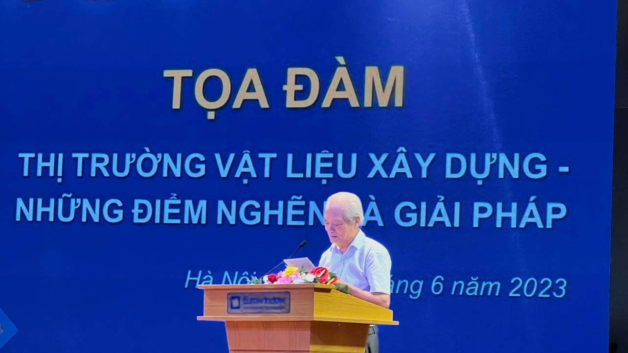 Ông Tống Văn Nga - Phó Chủ tịch Tổng hội Xây dựng Việt Nam phát biểu tại tọa đàm.