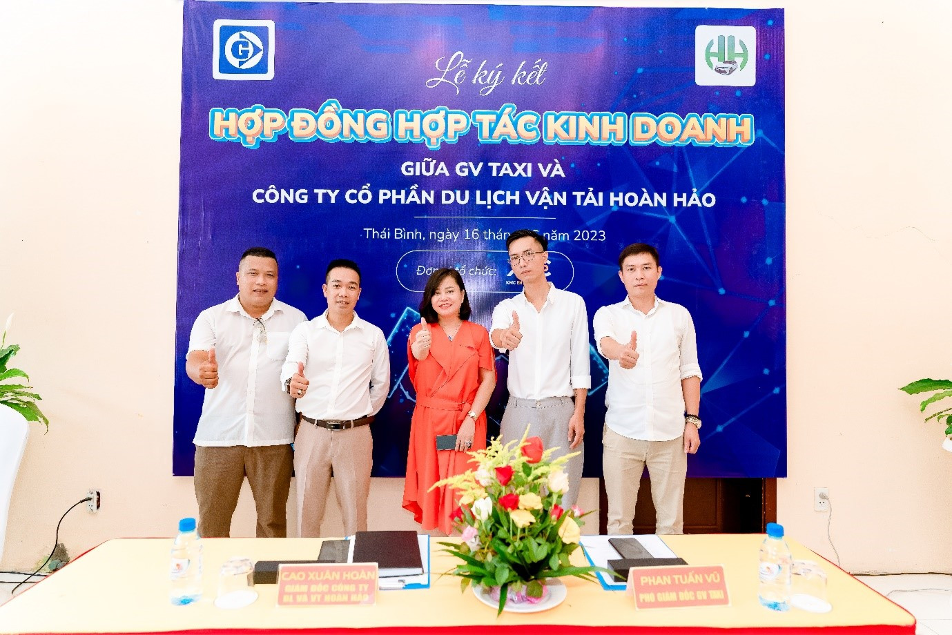 Đại diện GV Taxi và Vận tải Hoàn Hảo tham gia lễ ký kết hợp tác kinh doanh 