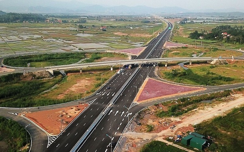 Cao tốc Biên Hòa - Vũng Tàu giai đoạn 1 dài 53,7 km, có tổng mức đầu tư 17.837 tỷ đồng, được phân chia thành 3 DATP. 