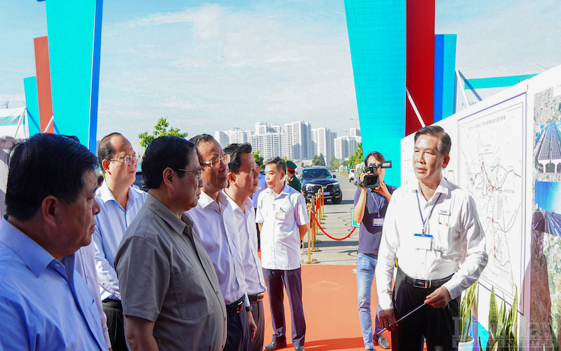 ông Lương Minh Phúc – Giám đốc Ban quản lý dự án công trình giao thông TP.HCM (TCIP- Chủ đầu tư), cho biết: Với quyết tâm cao và đặt mục tiêu hoàn thành và vượt chỉ tiêu kế hoạch giao, TCIP cam kết sẽ đảm bảo kế hoạch bồi thường giải phóng mặt bằng (BTGPMB- giai đoạn 1), để giao cho nhà thầu thi công Dự án xây dựng đường Vành đai 3 - đoạn qua TPHCM đúng tiến độ đề ra