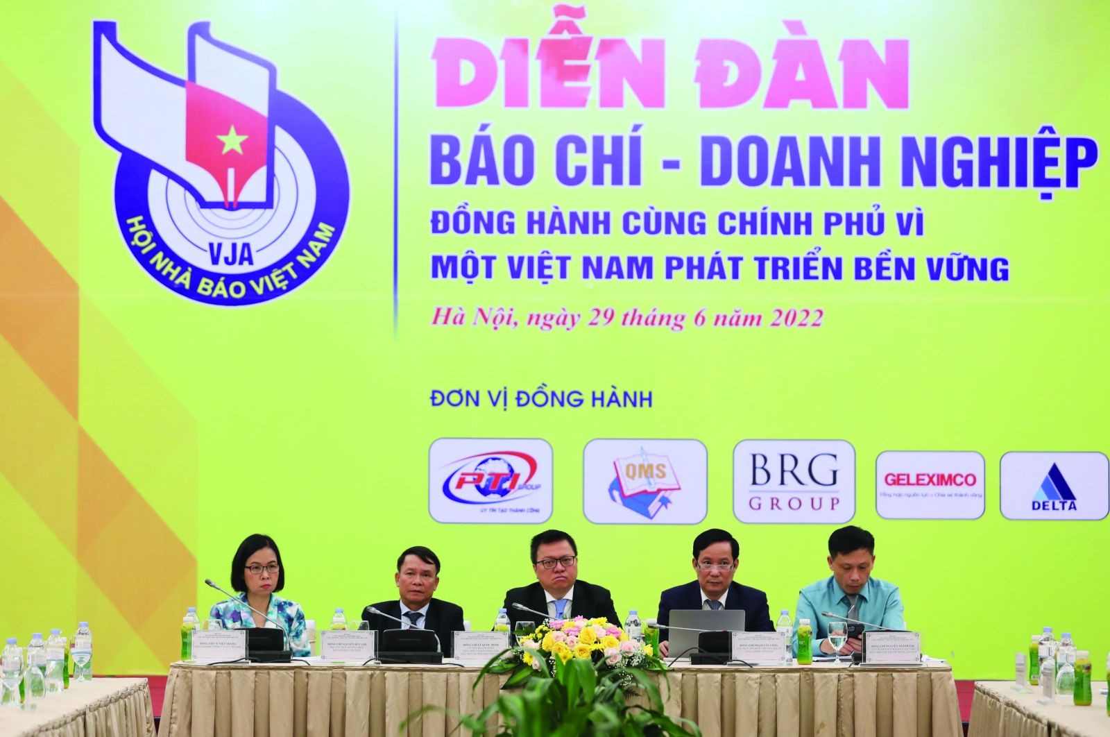  Diễn đàn “Báo chí - doanh nghiệp đồng hành cùng Chính phủ vì một Việt Nam phát triển thịnh vượng”, do Hội Nhà báo Việt Nam và Tạp chí Người làm báo tổ chức.