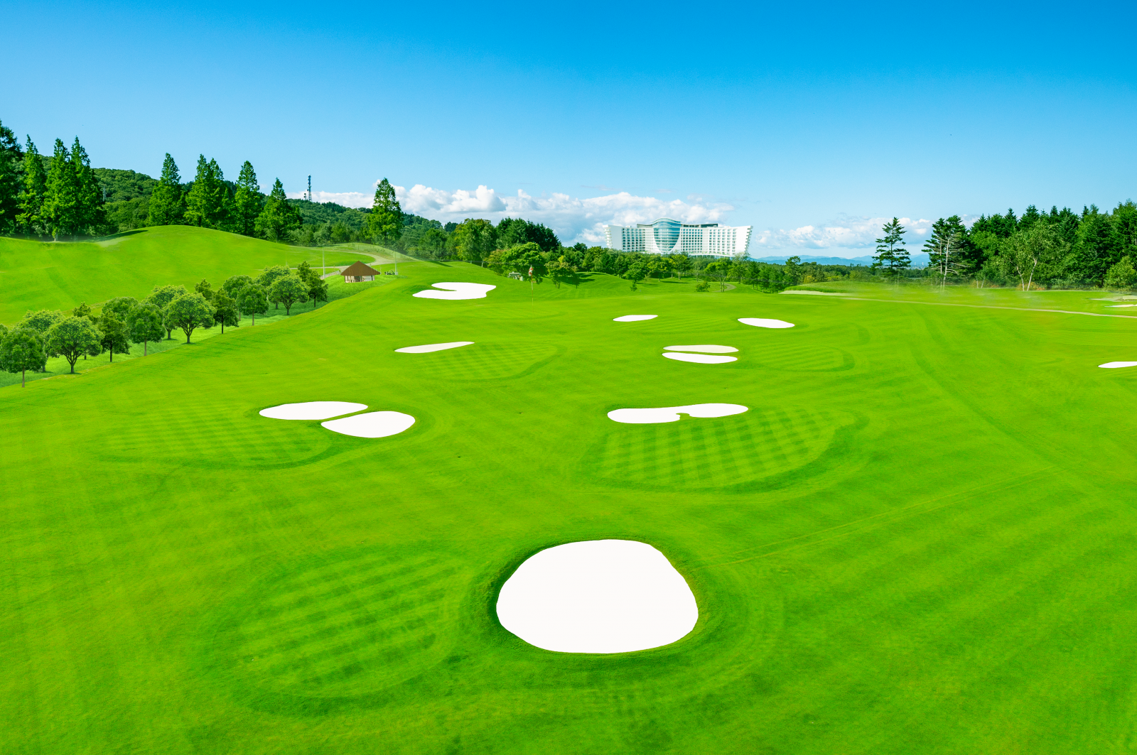 Dragon Golf Links – sân golf 27 lỗ trên biển, thuộc dự án Khu du lịch quốc tế Đồi Rồng tại Đồ Sơn – Hải Phòng