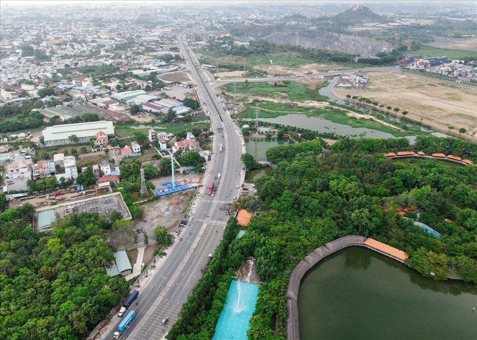 Nhiều chuyên gia cho rằng, trước sức nóng của đường Vành đai 3, nhiều doanh nghiệp đã tái khởi động, đón sóng hạ tầng.