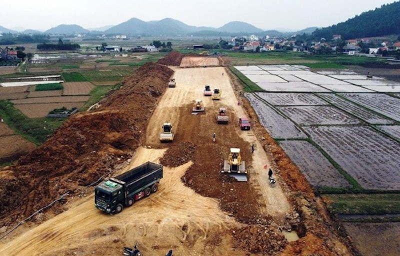 hai dự án thành phần cao tốc Bắc - Nam đoạn: Bãi Vọt - Hàm Nghi, Hàm Nghi - Vũng Áng bị trượt kế hoạch giải ngân.