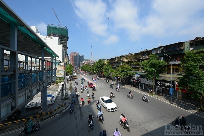 Các phương tiện di chuyển trên cầu vượt 