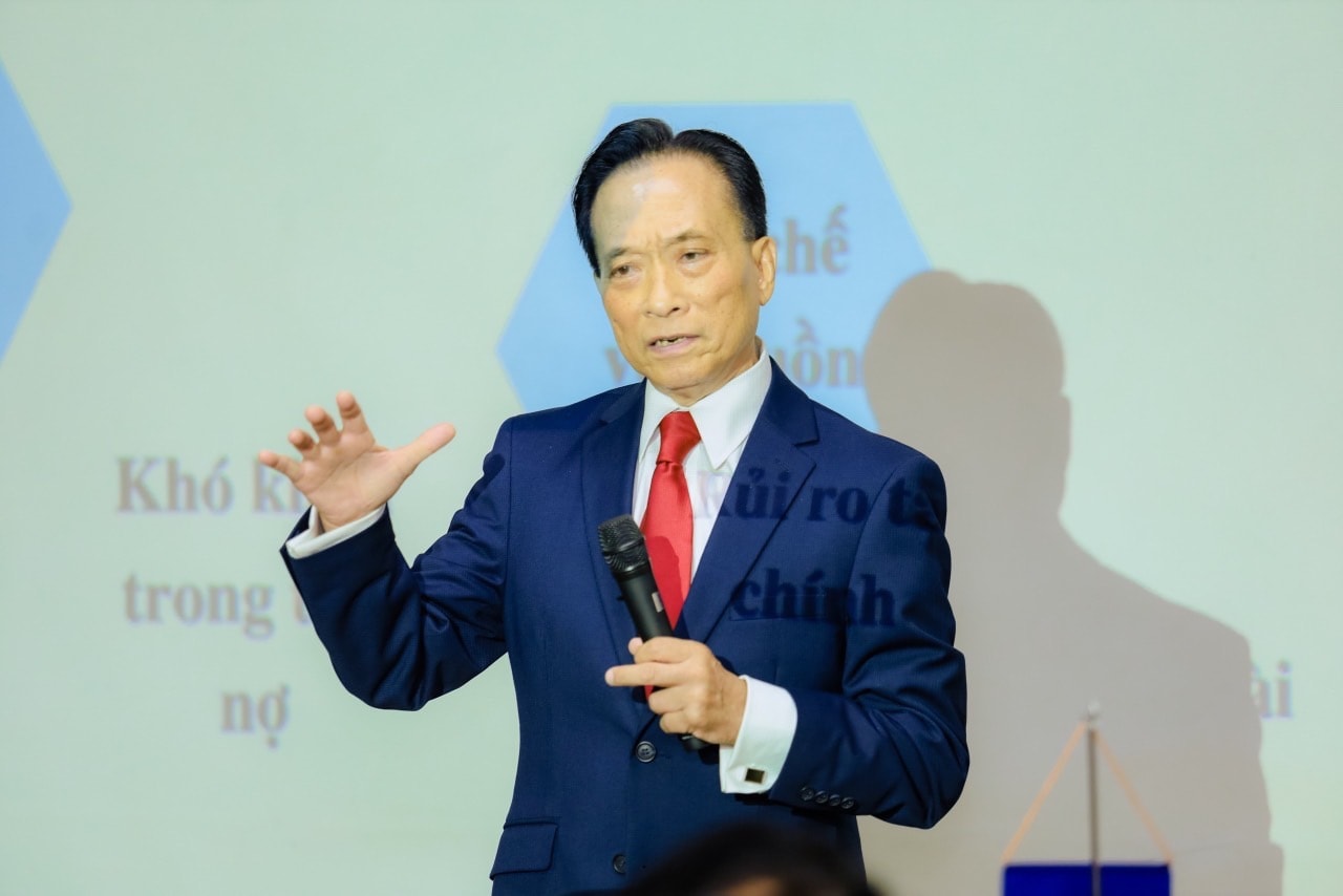 TS. Nguyễn Trí Hiếu chia sẻ tại CEO Talks 