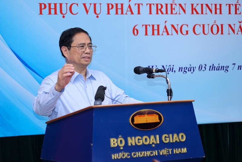 Thủ tướng lưu ý nâng cao hiệu quả phối hợp liên ngành trong triển khai ngoại giao kinh tế, kết nối chặt chẽ giữa ngành ngoại giao, các cơ quan đại diện ngoại giao ở nước ngoài với các bộ, ngành, địa phương, hiệp hội, doanh nghiệp trong nước để triển khai nhiệm vụ ngoại giao kinh tế.