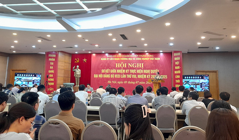 Toàn cảnh hội nghị.