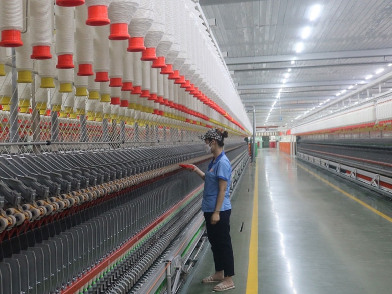 Sản xuất tại Công ty TNHH Sợi dệt Hương Sen Comfor (ảnh báo Thái Bình)