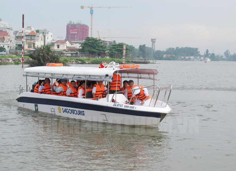 Thời gian tới, Sở Du lịch Thành phố sẽ phối hợp với các đơn vị liên quan hoàn thiện các cơ chế chính sách, đề án nâng chất lượng giao thông đường thủy kết hợp phát triển du lịch - Ảnh: THANHUYTPHCM.VN.