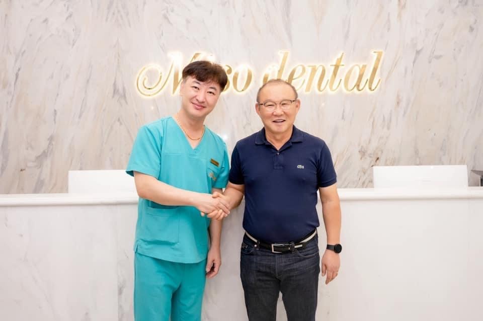 huấn luyện viên quốc dân người Hàn Quốc. Tôi nghe nói ông ấy đã thôi làm huấn luyện viên của đội tuyển nhưng vẫn có mặt đều đặn ở Miso theo lịch khám định kỳ