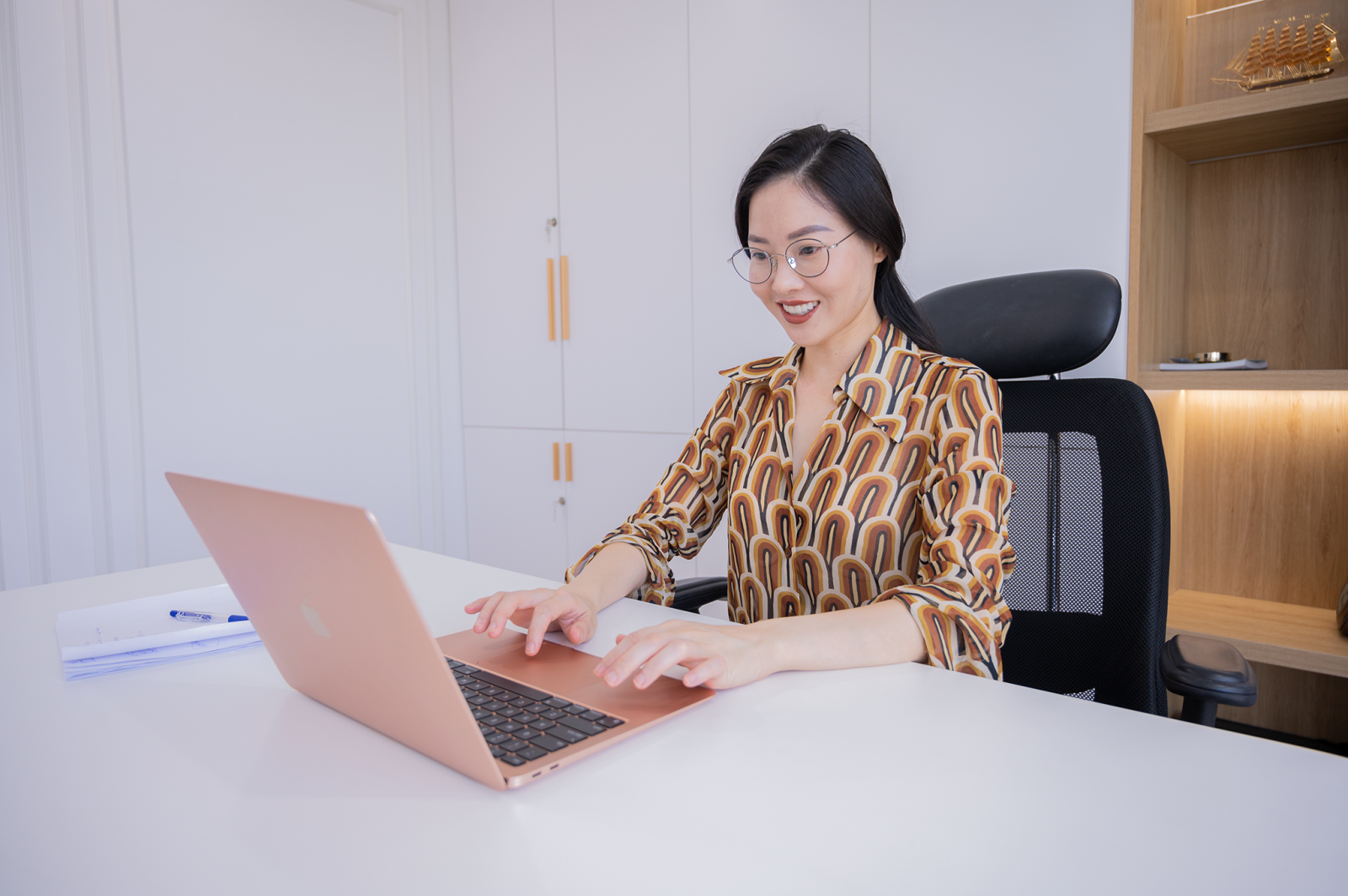 Dù tuổi đời còn rất trẻ nhưng nữ doanh nhân Trịnh Son đã là người xây dựng “đế chế” Miso Dental mà đa số người Hàn Quốc ở Việt Nam lựa chọn đến chăm sóc răng.