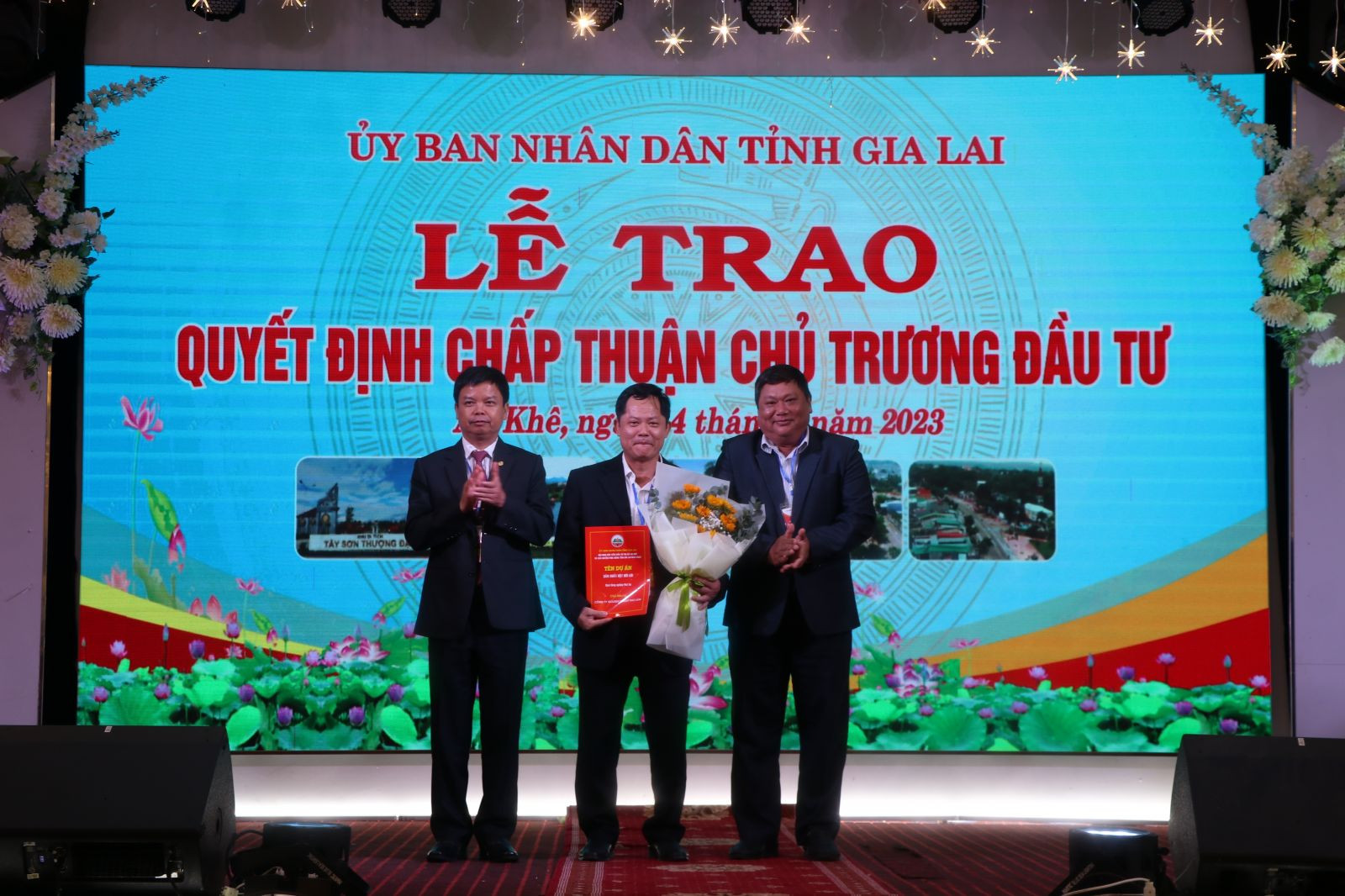 Lãnh đạo tỉnh Gia Lai trao quyết định đầu tư cho dự án sản xuất bột bời lời