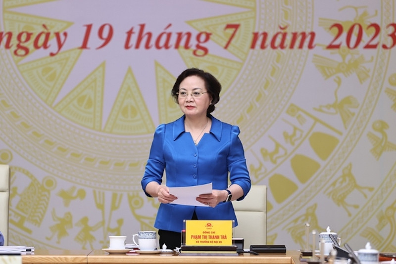 Bộ trưởng Bộ Nội vụ Phạm Thị Thanh Trà, tính từ năm 2021 đến nay, các bộ, cơ quan ngang bộ đã thực hiện cắt giảm, đơn giản hóa 2.352 quy định kinh doanh tại 191 văn bản; đã thực thi phương án cắt giảm, đơn giản hóa 470 quy định kinh doanh tại 56 văn bản quy phạm pháp luật, đạt 41%.