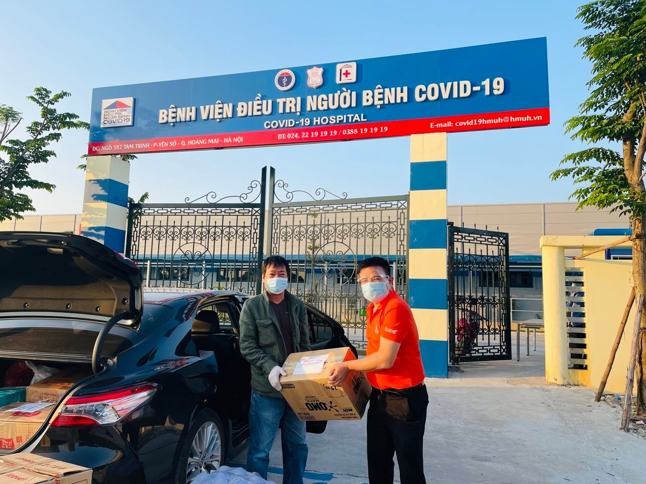 Năm 2021 Công đoàn PVEP tặng vật phẩm y tế các công đoàn viên bị Covid tại Trụ sở PVEP