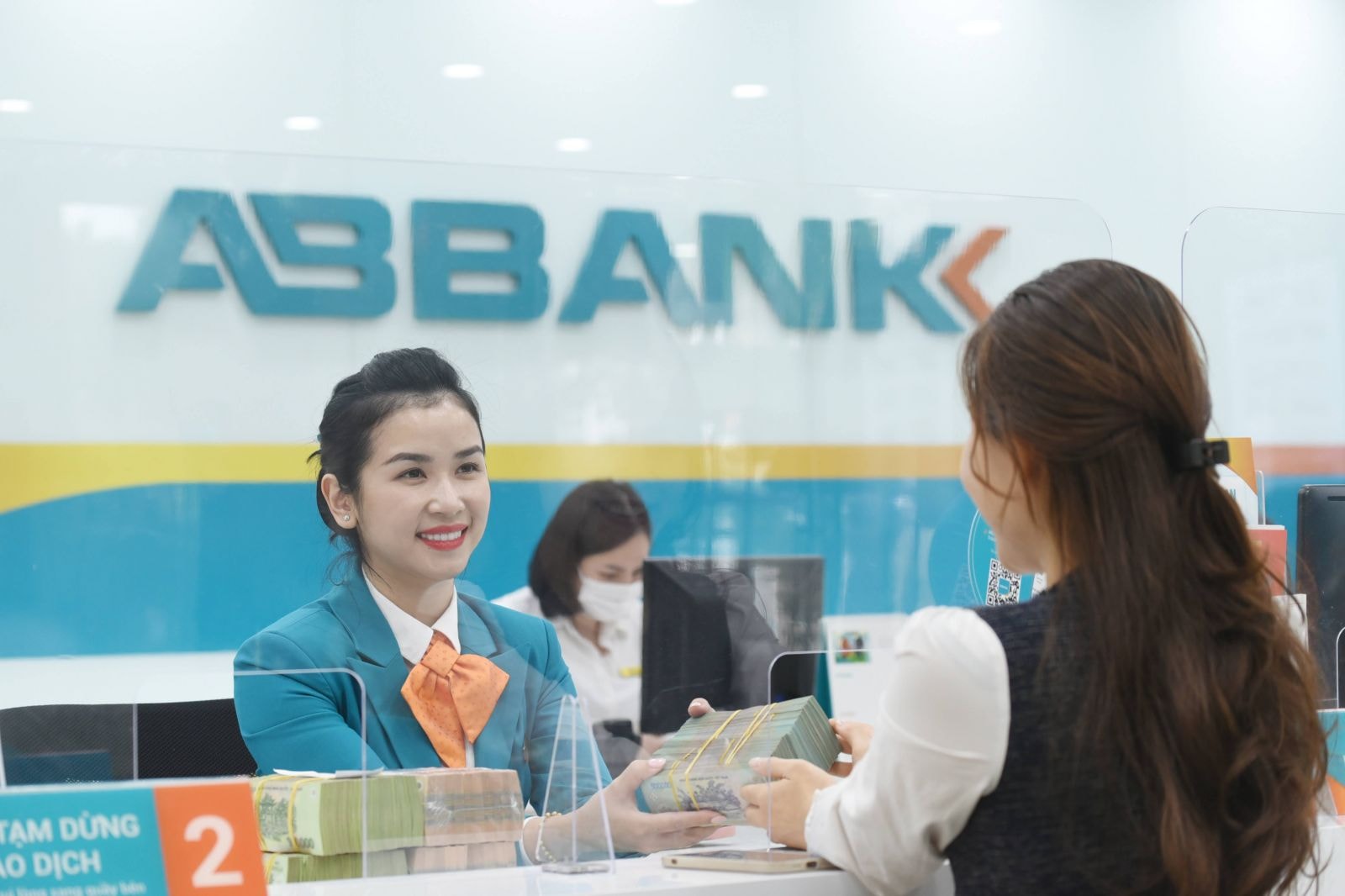 Huy động từ khách hàng tại ABBANK sau 6 tháng đạt 95.754 tỷ đồng, tăng 12% so với cùng kỳ năm 2022.