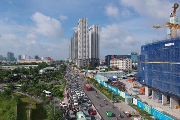 Trong 6 tháng đầu năm còn tồn tại tình trạng khan hiếm nguồn cung, nhất là nhà ở thương mại giá rẻ.