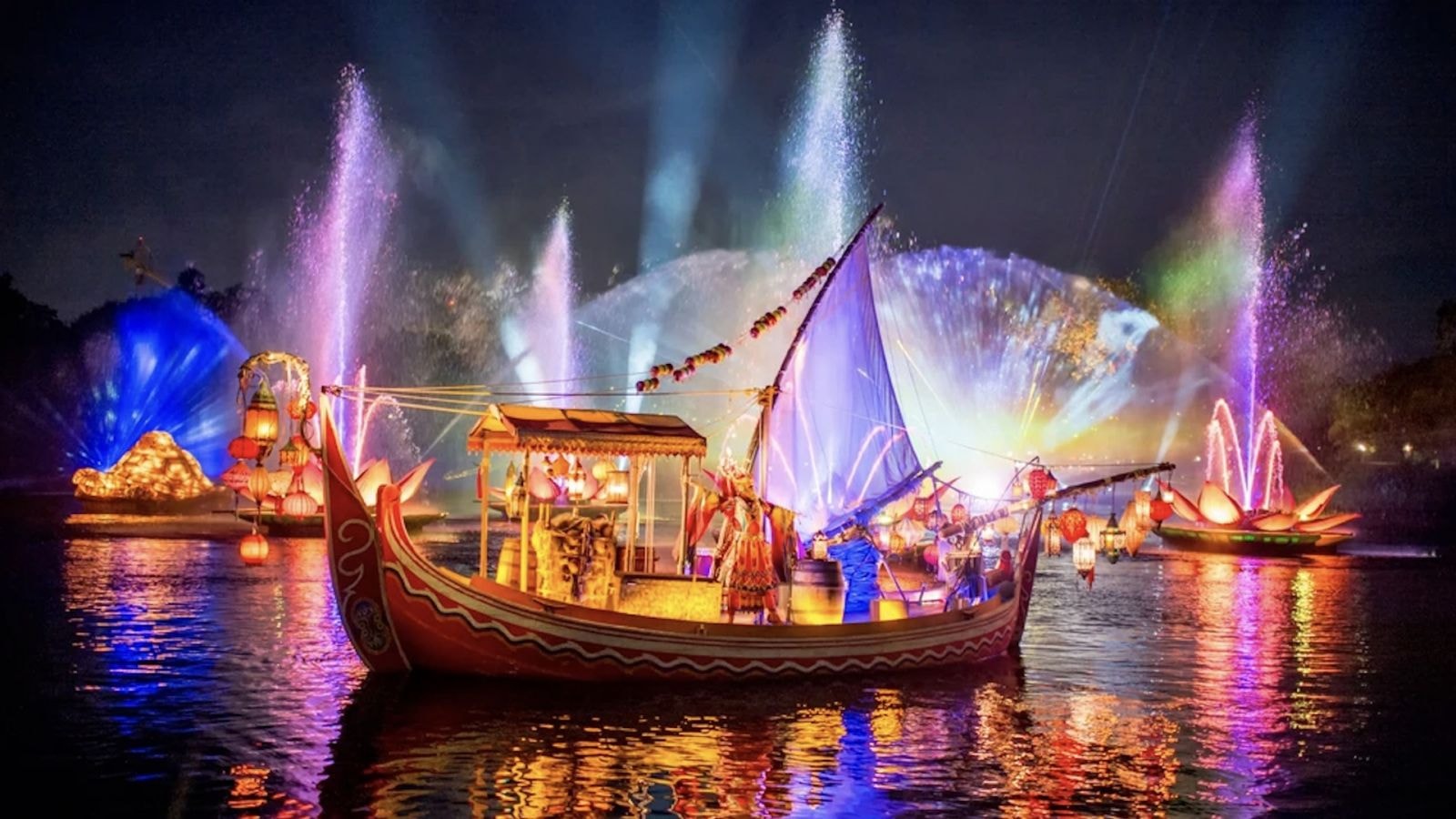 Show diễn thực cảnh trên sông The Grand Voyage diễn ra mỗi tối ở Mega Grand World – lần đầu tiên xuất hiện ở phía Bắc – sẽ đem đến cho du khách những trải nghiệm âm thanh, ánh sáng, cảm xúc chưa từng có.