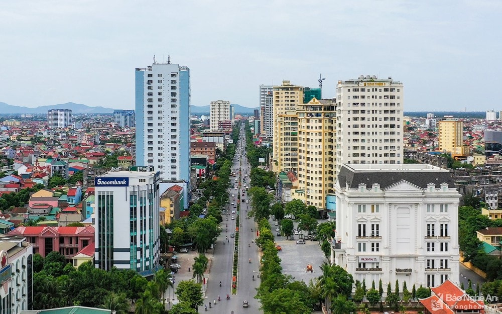 Đường Quang Trung, TP. Vinh - tâm điểm mua sắm, giải trí, giao thương sáng giá của tỉnh Nghệ An (nguồn ảnh: Báo Nghệ An)