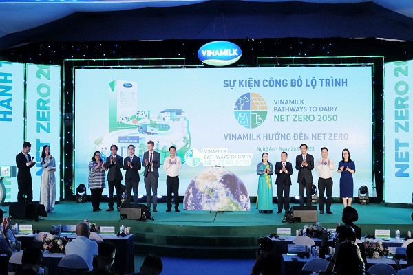 Nhà máy và trang trại đạt trung hòa carbon là những thành tựu đầu tiên trên hành trình Net Zero 2050 của Vinamilk.