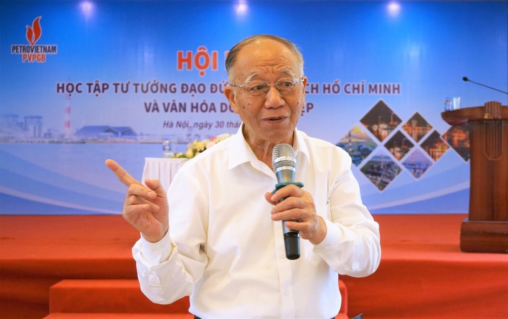 GS.TS Hoàng Chí Bảo đã chia sẻ những câu chuyện về nếp sống “giản dị, lão thực, hiền minh” của Chủ tịch Hồ Chí Minh