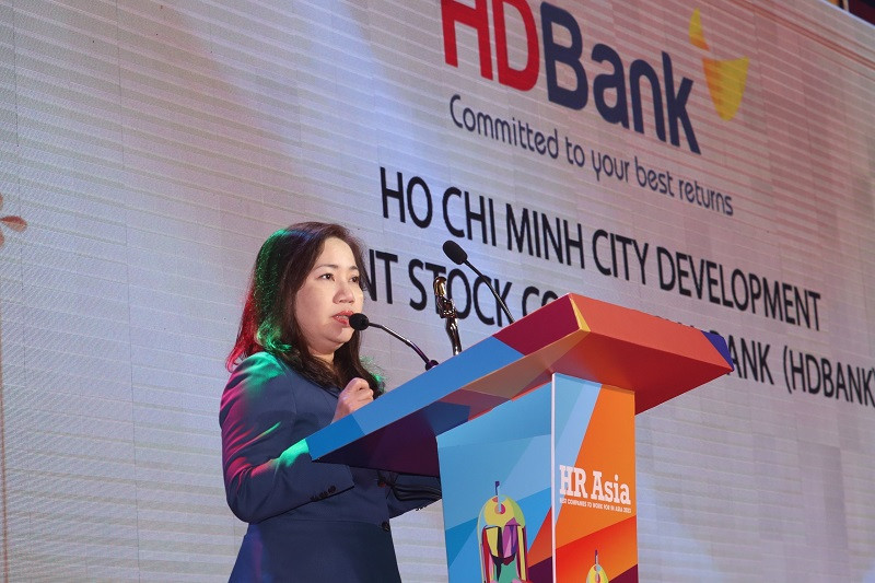 Chị Nguyễn Thị Thanh Thủy – Phó giám đốc Khối Nhân sự HDBank chia sẻ: “Chúng tôi đã và đang nỗ lực xây dựng chiến lược con người để biến ngôi nhà HDBank là ngôi nhà hạnh phúc nhấtp/- nơi mà các CBNV ngoài công việc hằng ngày còn có thể cảm nhận được niềm vui và giá trị của cuộc sống mà Ngân hàng mang đến cho họ”.