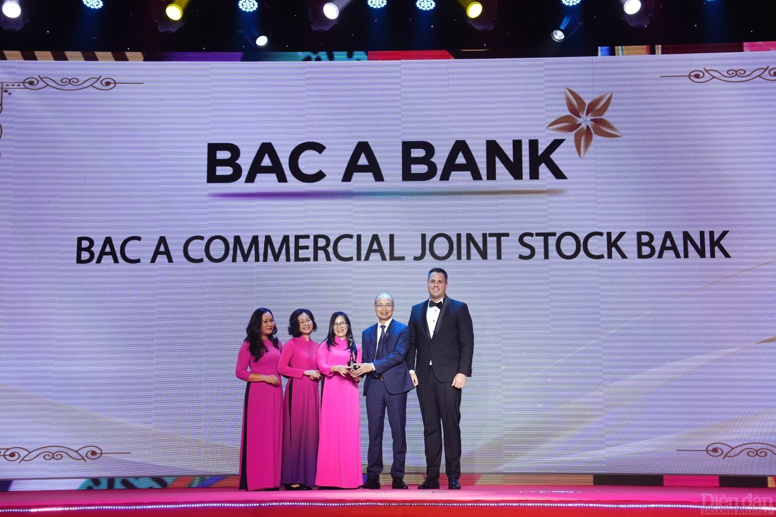 Ngân hàng TMCP Bắc Á (BAC A BANK) đã vinh dự giành giải thưởng “Nơi làm việc tốt nhất Châu Á 2023” từ Giải thưởng danh tiếng về quản trị nhân sự HR Asia Award