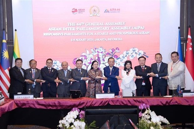Chủ tịch Quốc hội Vương Đình Huệ và các nhà lãnh đạo Quốc hội/Nghị viện các nước thành viên Hội đồng Liên Nghị viện Các Quốc gia Đông Nam Á dự phiên họp Ban Chấp hành AIPA. Ảnh: TTXVN