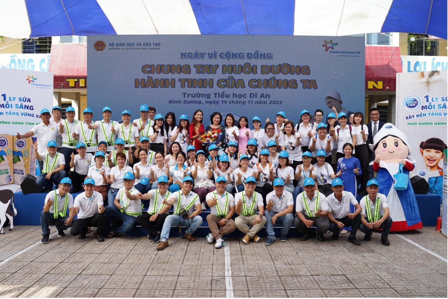 Chú thích ảnh: “Ngày vì cộng đồng” với hơn 200 nhân viên công ty đã mang đến những hoạt động về dinh dưỡng đầy ý nghĩa cho hàng nghìn học sinh tại Hà Nam và Bình Dương