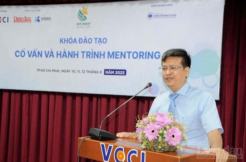 TS. Thái Doãn Thanh - Phó Hiệu trưởng Trường đại học Công Thương TP.HCM phát biểu tại Lễ Khai giảng Khóa đào tạo.