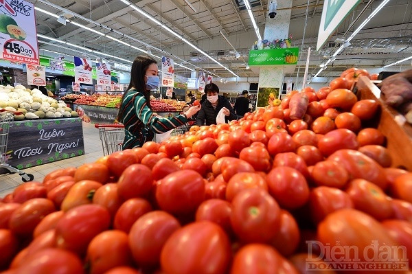 Mặt bằng giá cả, nhất là những mặt hàng thiết yếu phục vụ cho dân sinh có những điều hết sức bất hợp lý nêu trên, vừa không có lợi cho kích thích sản xuất trong nước phát triển.