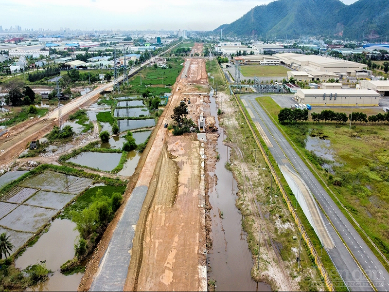 Vì nhiều nguyên nhân khiến dự án đường vành đai phía Tây 2 Đà Nẵng phải tạm dùng thi công.