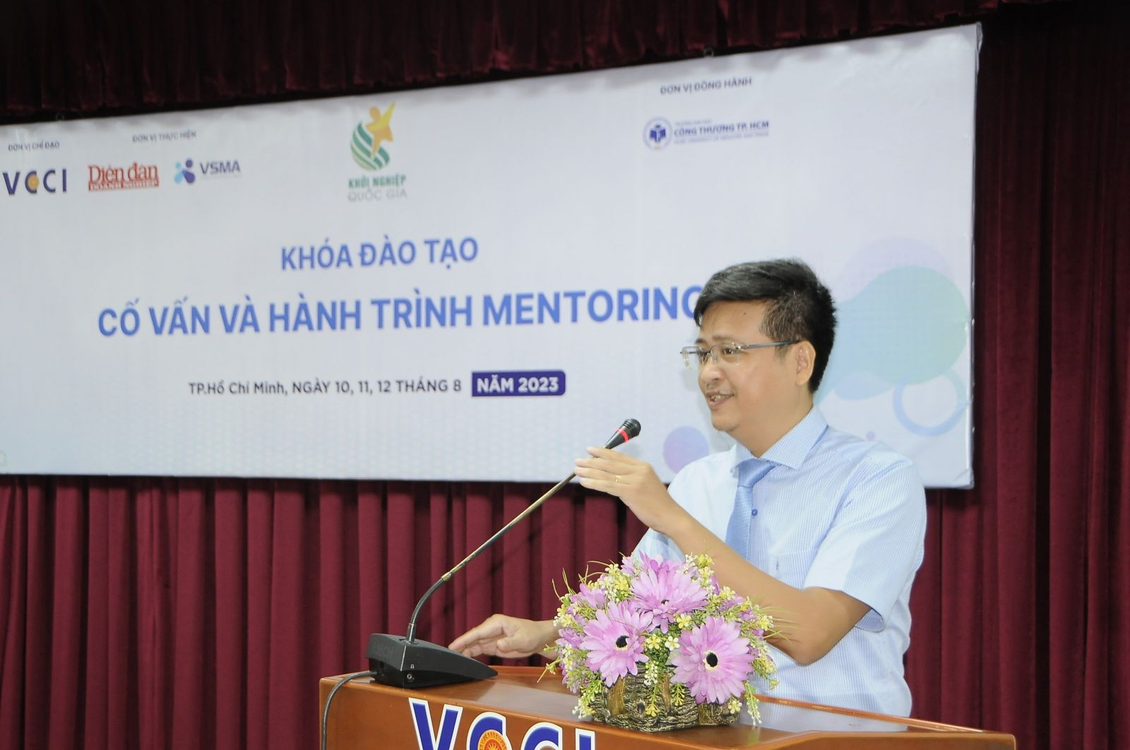 TS. Thái Doãn Thanh - Phó Hiệu trưởng Trường đại học Công Thương TP.HCM phát biểu tại Lễ Khai giảng Khóa đào tạo.